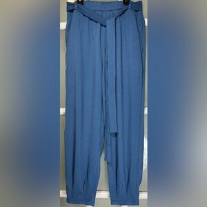 SHEIN Cropped Belted Pants